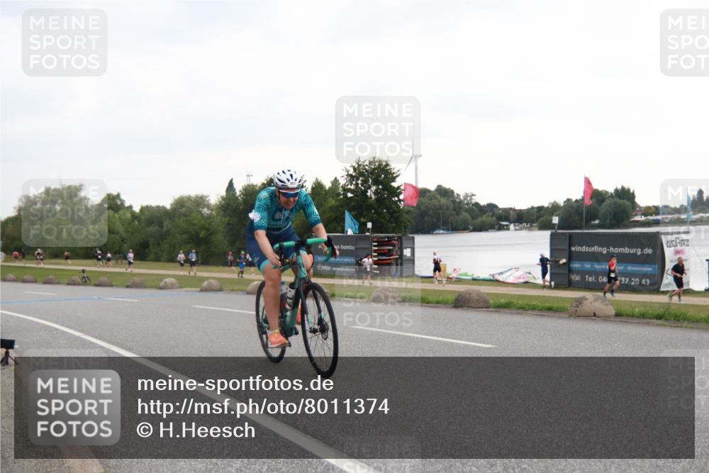 21.06.2025 - 27. Vierlanden-Triathlon H.Heesch http://msf.ph/oto/8011374 15.06.2025 13:03:01 Radfahren 207 meine-sportfotos.de