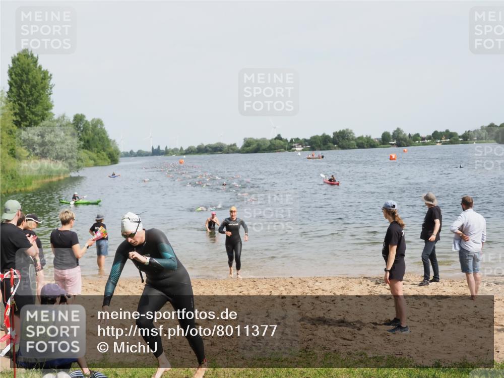 21.06.2025 - 27. Vierlanden-Triathlon MichiJ http://msf.ph/oto/8011377 15.06.2026 10:14:00 Schwimmen 472, 475, 490 meine-sportfotos.de