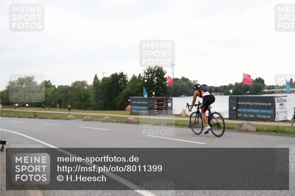21.06.2025 - 27. Vierlanden-Triathlon H.Heesch http://msf.ph/oto/8011399 15.06.2025 13:04:13 Radfahren 1144 meine-sportfotos.de
