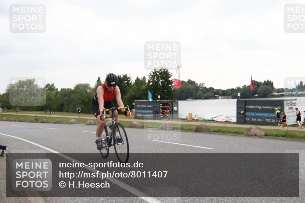 21.06.2025 - 27. Vierlanden-Triathlon H.Heesch http://msf.ph/oto/8011407 15.06.2025 13:04:32 Radfahren 894 meine-sportfotos.de