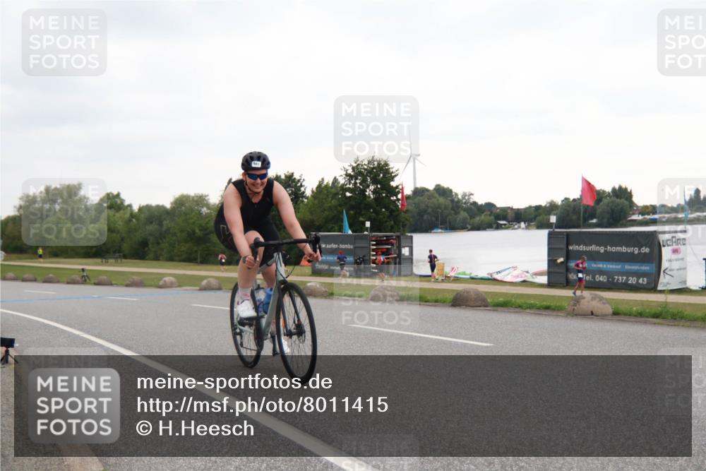 21.06.2025 - 27. Vierlanden-Triathlon H.Heesch http://msf.ph/oto/8011415 15.06.2025 13:05:38 Radfahren 981 meine-sportfotos.de