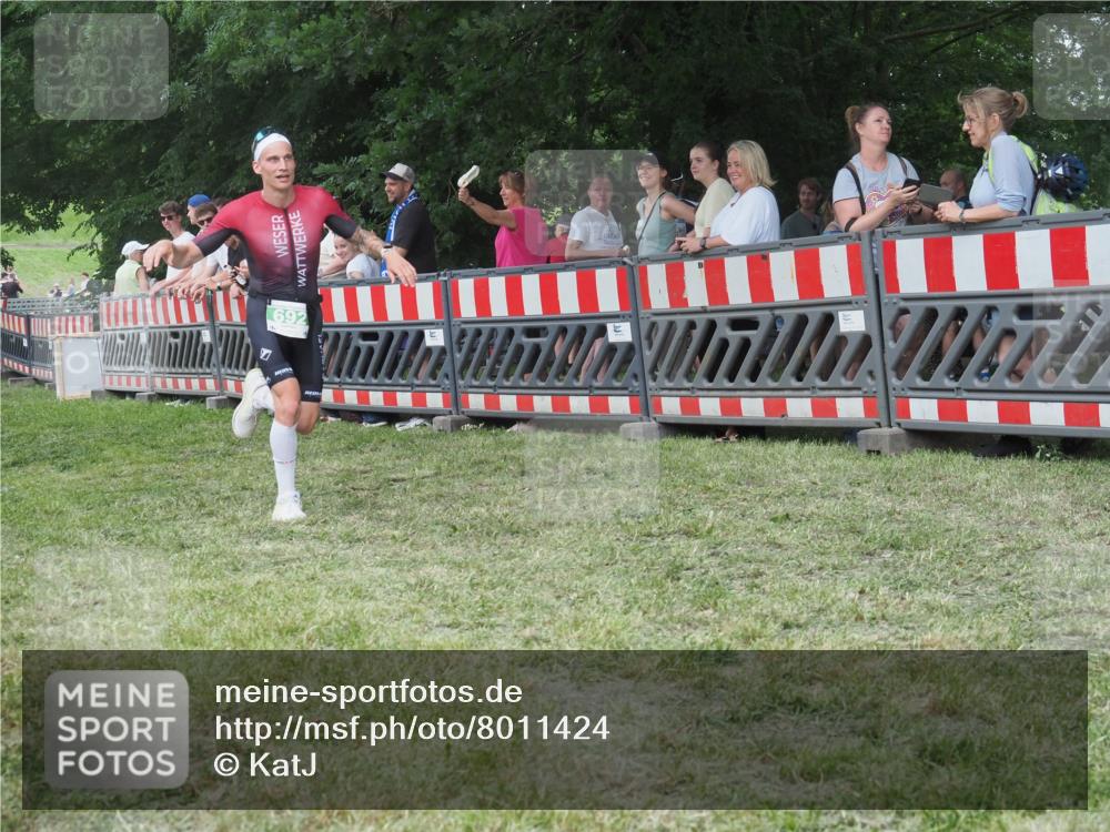 21.06.2025 - 27. Vierlanden-Triathlon KatJ http://msf.ph/oto/8011424 15.06.2025 13:06:00 Ziel 692 meine-sportfotos.de
