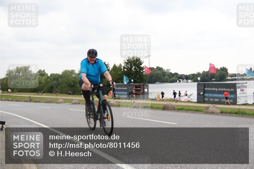 21.06.2025 - 27. Vierlanden-Triathlon H.Heesch http://msf.ph/oto/8011456 15.06.2025 13:07:49 Radfahren 812 meine-sportfotos.de
