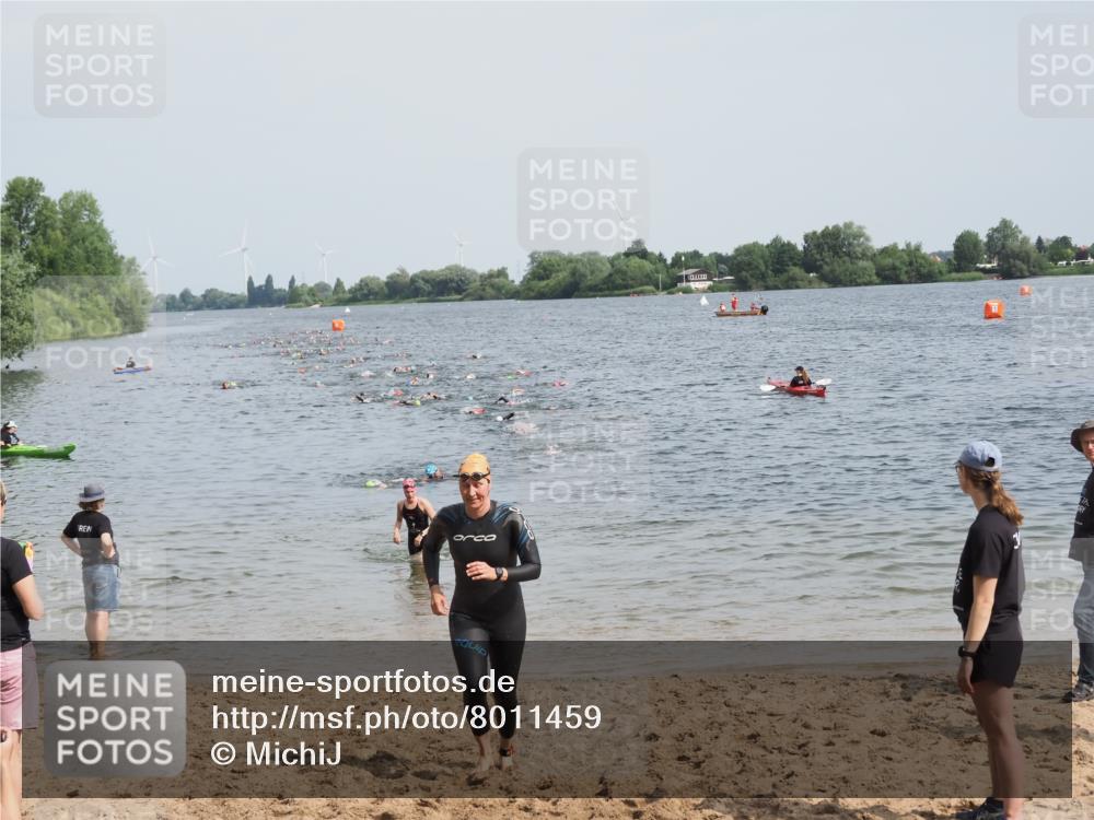 21.06.2025 - 27. Vierlanden-Triathlon MichiJ http://msf.ph/oto/8011459 15.06.2026 10:14:03 Schwimmen 472, 475, 632 meine-sportfotos.de