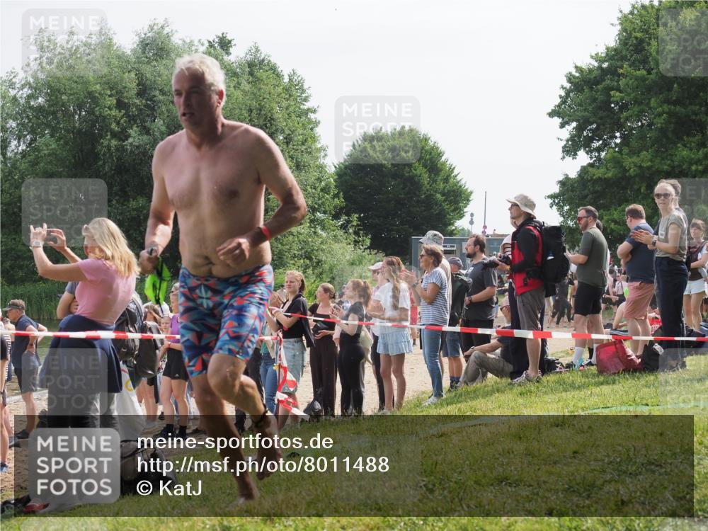 15.06.2025 - 27. Vierlanden-Triathlon KatJ http://msf.ph/oto/8011488 15.06.2025 10:13:34 Schwimmen 623 meine-sportfotos.de