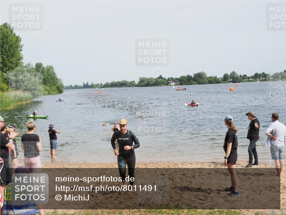 21.06.2025 - 27. Vierlanden-Triathlon MichiJ http://msf.ph/oto/8011491 15.06.2026 10:14:04 Schwimmen 472, 475, 632 meine-sportfotos.de