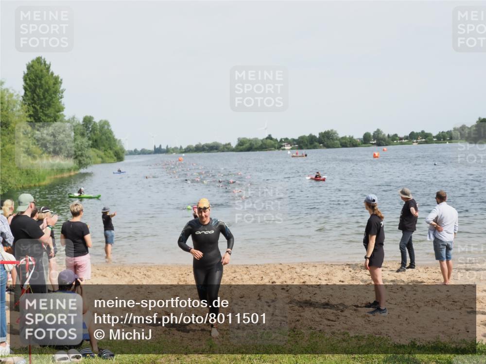 21.06.2025 - 27. Vierlanden-Triathlon MichiJ http://msf.ph/oto/8011501 15.06.2026 10:14:04 Schwimmen 472, 475, 632 meine-sportfotos.de