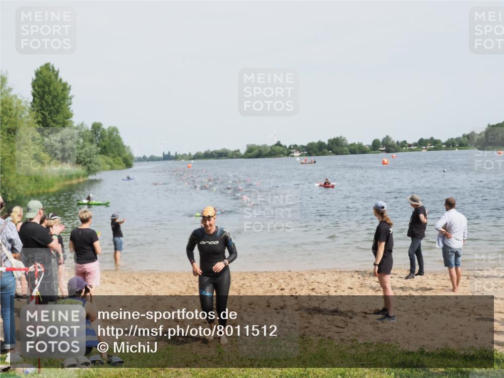21.06.2025 - 27. Vierlanden-Triathlon MichiJ http://msf.ph/oto/8011512 15.06.2026 10:14:04 Schwimmen 472, 475, 632 meine-sportfotos.de