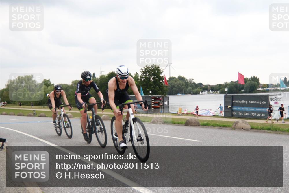 21.06.2025 - 27. Vierlanden-Triathlon H.Heesch http://msf.ph/oto/8011513 15.06.2025 13:08:48 Radfahren 1082, 1083, 1084 meine-sportfotos.de