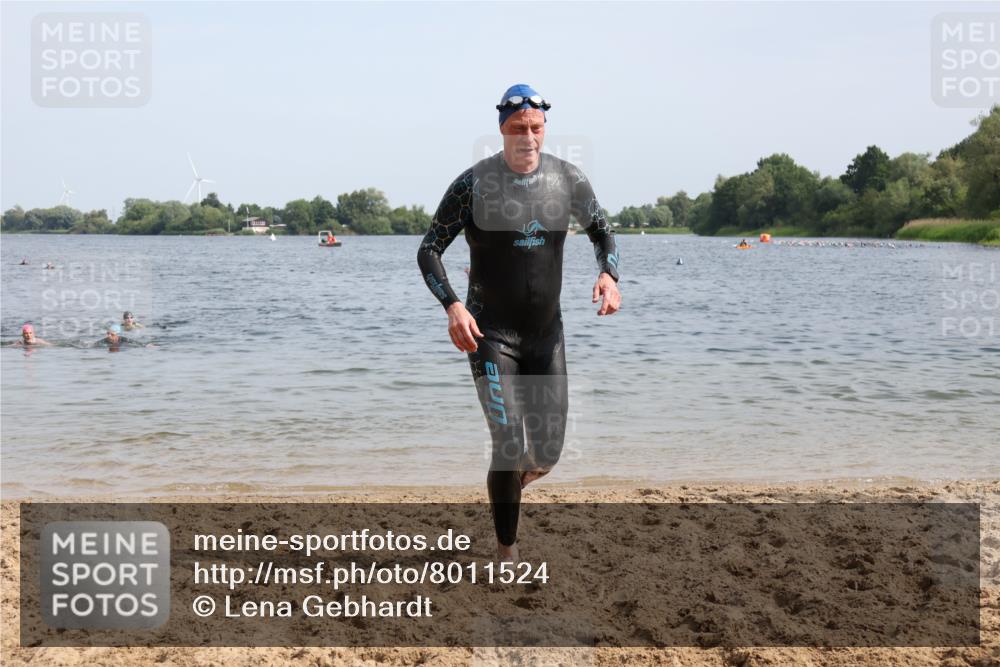 15.06.2025 - 27. Vierlanden-Triathlon Lena Gebhardt http://msf.ph/oto/8011524 15.06.2025 10:08:16 Schwimmen 295, 373, 399 meine-sportfotos.de