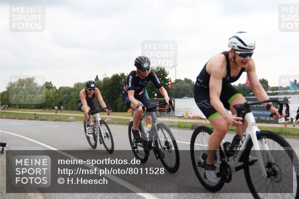 21.06.2025 - 27. Vierlanden-Triathlon H.Heesch http://msf.ph/oto/8011528 15.06.2025 13:08:48 Radfahren 1082, 1083, 1084 meine-sportfotos.de