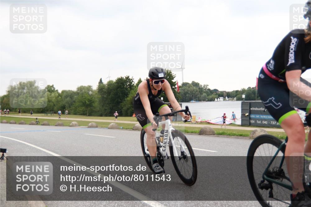 21.06.2025 - 27. Vierlanden-Triathlon H.Heesch http://msf.ph/oto/8011543 15.06.2025 13:08:48 Radfahren 1082, 1083, 1084 meine-sportfotos.de