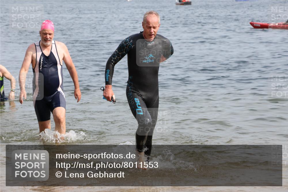 15.06.2025 - 27. Vierlanden-Triathlon Lena Gebhardt http://msf.ph/oto/8011553 15.06.2025 10:08:29 Schwimmen 387, 454, 469 meine-sportfotos.de