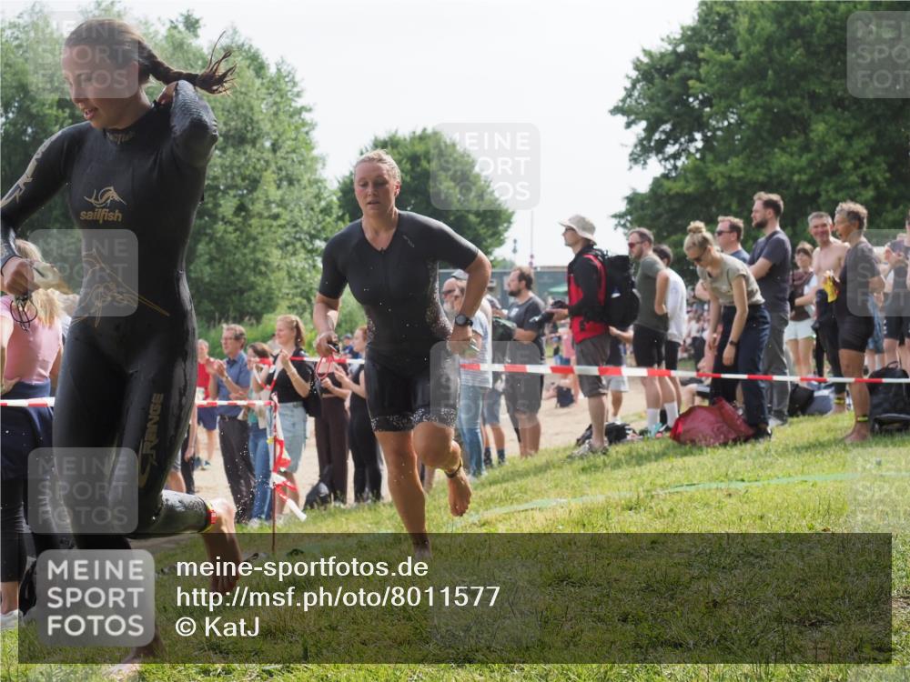 15.06.2025 - 27. Vierlanden-Triathlon KatJ http://msf.ph/oto/8011577 15.06.2025 10:13:43 Schwimmen 545, 585, 622 meine-sportfotos.de