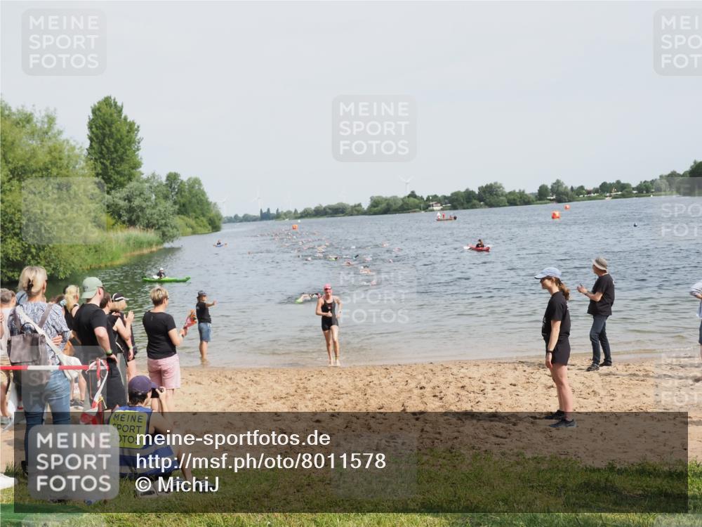 21.06.2025 - 27. Vierlanden-Triathlon MichiJ http://msf.ph/oto/8011578 15.06.2026 10:14:08 Schwimmen 475, 632 meine-sportfotos.de