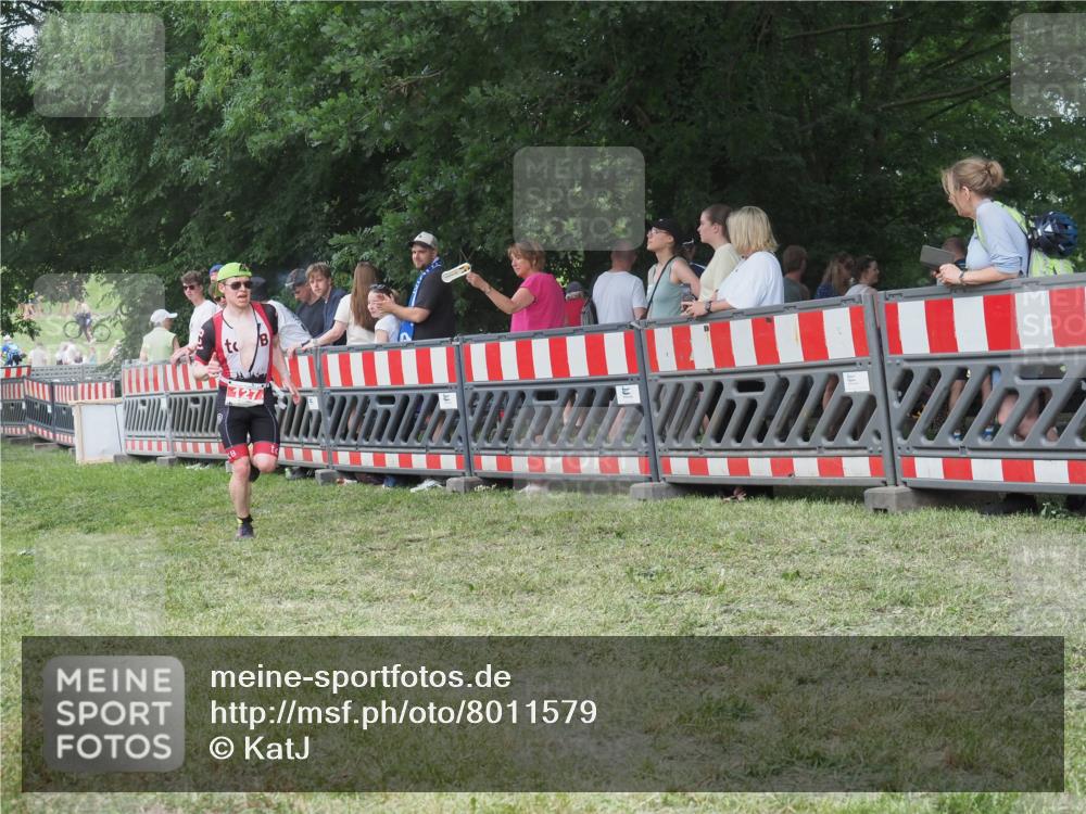 21.06.2025 - 27. Vierlanden-Triathlon KatJ http://msf.ph/oto/8011579 15.06.2025 13:06:25 Ziel 127 meine-sportfotos.de