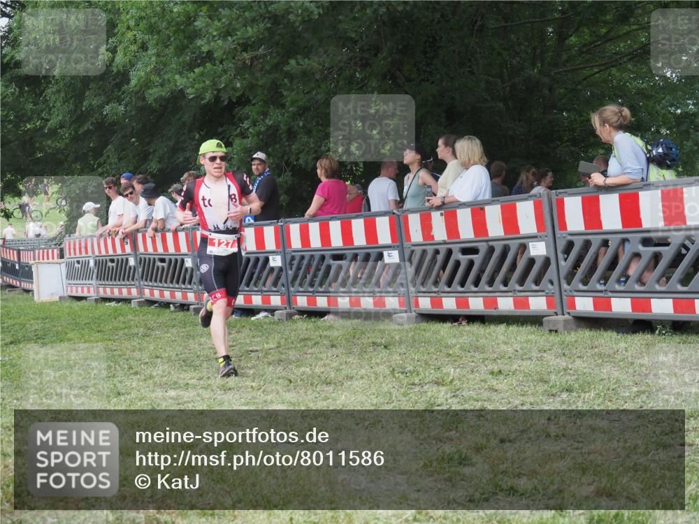 21.06.2025 - 27. Vierlanden-Triathlon KatJ http://msf.ph/oto/8011586 15.06.2025 13:06:25 Ziel 127 meine-sportfotos.de