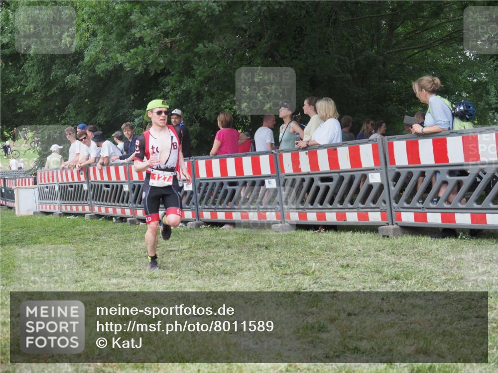 21.06.2025 - 27. Vierlanden-Triathlon KatJ http://msf.ph/oto/8011589 15.06.2025 13:06:26 Ziel 127 meine-sportfotos.de