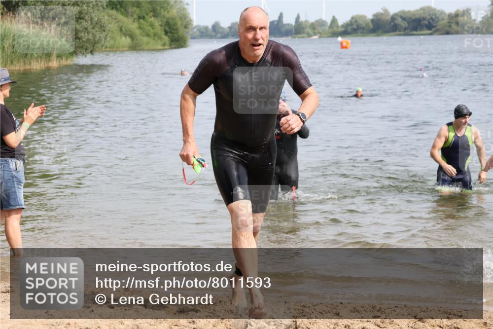 15.06.2025 - 27. Vierlanden-Triathlon Lena Gebhardt http://msf.ph/oto/8011593 15.06.2025 10:08:31 Schwimmen 380, 387, 437, 454, 469 meine-sportfotos.de