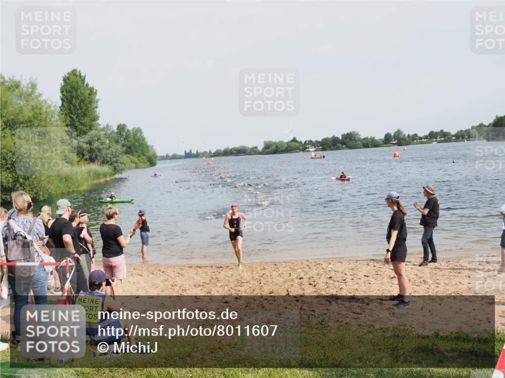 21.06.2025 - 27. Vierlanden-Triathlon MichiJ http://msf.ph/oto/8011607 15.06.2026 10:14:09 Schwimmen 475, 632 meine-sportfotos.de