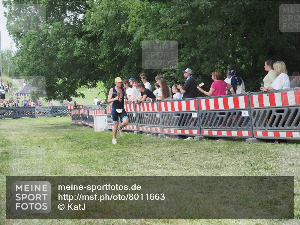 21.06.2025 - 27. Vierlanden-Triathlon KatJ http://msf.ph/oto/8011663 15.06.2025 13:06:48 Ziel 654 meine-sportfotos.de