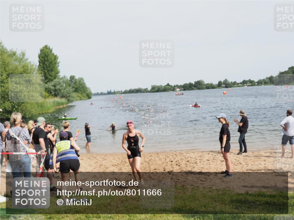 21.06.2025 - 27. Vierlanden-Triathlon MichiJ http://msf.ph/oto/8011666 15.06.2026 10:14:12 Schwimmen 475, 632 meine-sportfotos.de