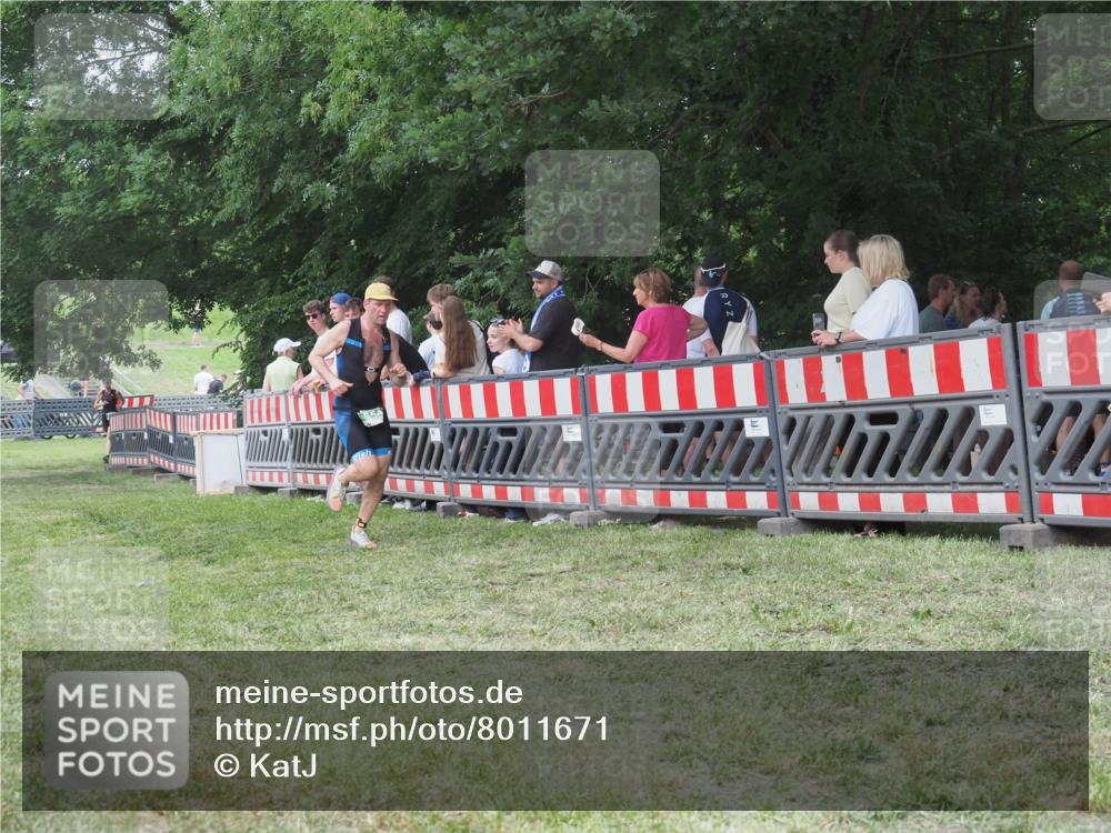 21.06.2025 - 27. Vierlanden-Triathlon KatJ http://msf.ph/oto/8011671 15.06.2025 13:06:48 Ziel 654 meine-sportfotos.de