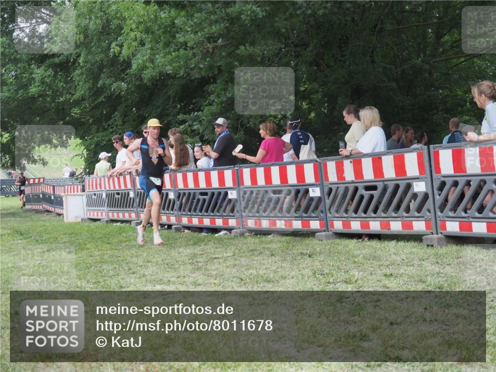 21.06.2025 - 27. Vierlanden-Triathlon KatJ http://msf.ph/oto/8011678 15.06.2025 13:06:48 Ziel 654 meine-sportfotos.de
