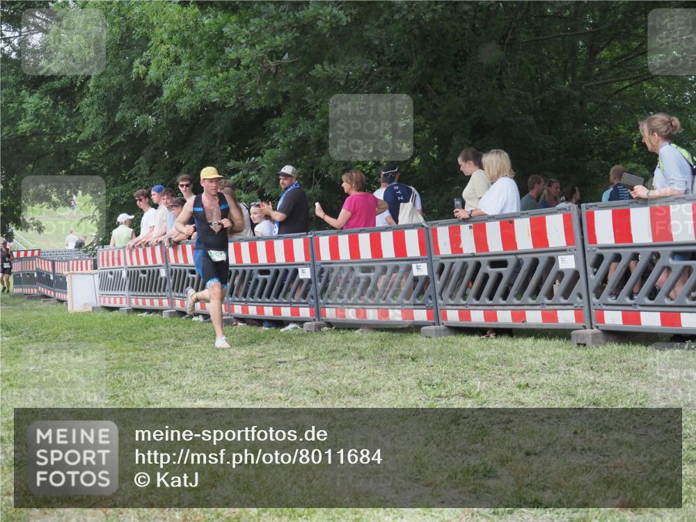 21.06.2025 - 27. Vierlanden-Triathlon KatJ http://msf.ph/oto/8011684 15.06.2025 13:06:48 Ziel 654 meine-sportfotos.de