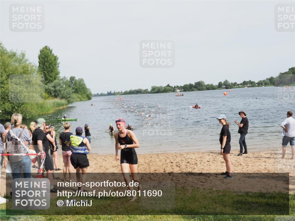 21.06.2025 - 27. Vierlanden-Triathlon MichiJ http://msf.ph/oto/8011690 15.06.2026 10:14:12 Schwimmen 475, 632 meine-sportfotos.de
