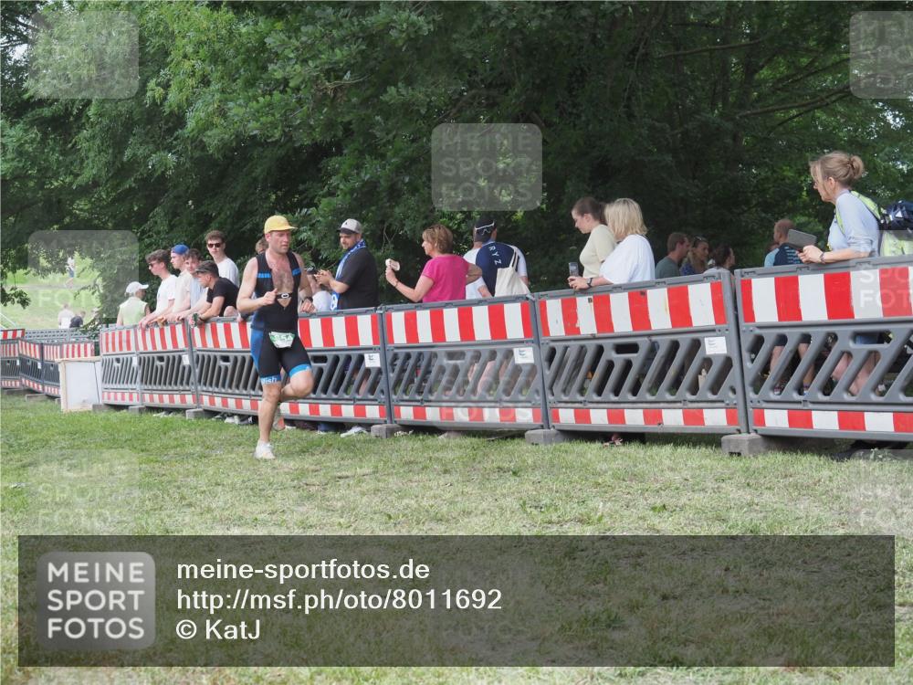 21.06.2025 - 27. Vierlanden-Triathlon KatJ http://msf.ph/oto/8011692 15.06.2025 13:06:48 Ziel 654 meine-sportfotos.de