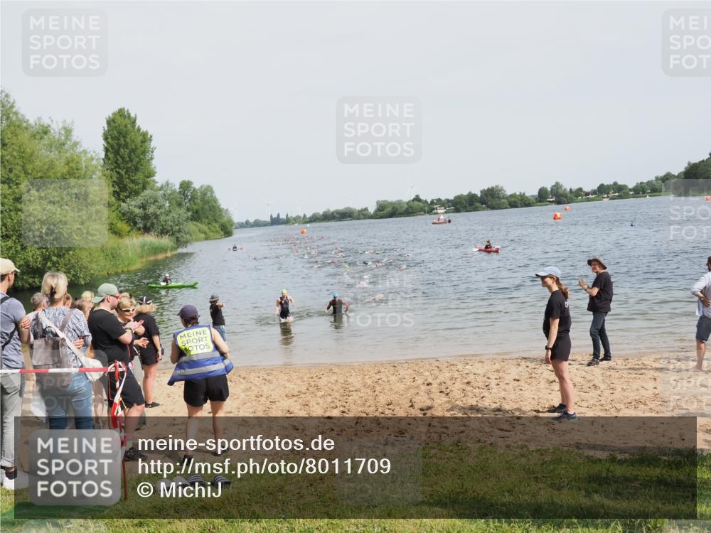 21.06.2025 - 27. Vierlanden-Triathlon MichiJ http://msf.ph/oto/8011709 15.06.2026 10:14:14 Schwimmen 482, 632 meine-sportfotos.de