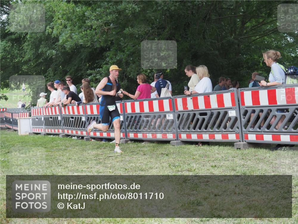21.06.2025 - 27. Vierlanden-Triathlon KatJ http://msf.ph/oto/8011710 15.06.2025 13:06:49 Ziel 654 meine-sportfotos.de