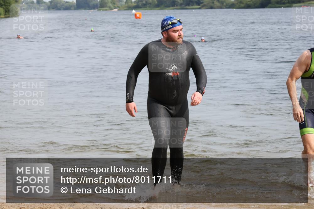 15.06.2025 - 27. Vierlanden-Triathlon Lena Gebhardt http://msf.ph/oto/8011711 15.06.2025 10:08:36 Schwimmen 380, 387, 437, 454, 469 meine-sportfotos.de