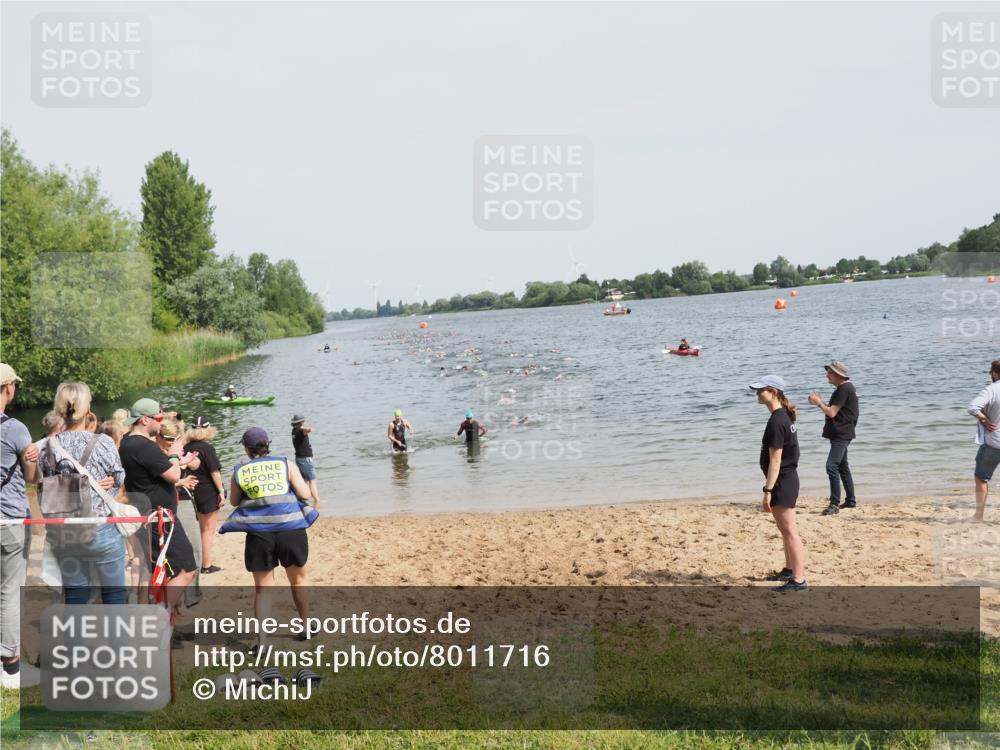 21.06.2025 - 27. Vierlanden-Triathlon MichiJ http://msf.ph/oto/8011716 15.06.2026 10:14:14 Schwimmen 482, 632 meine-sportfotos.de