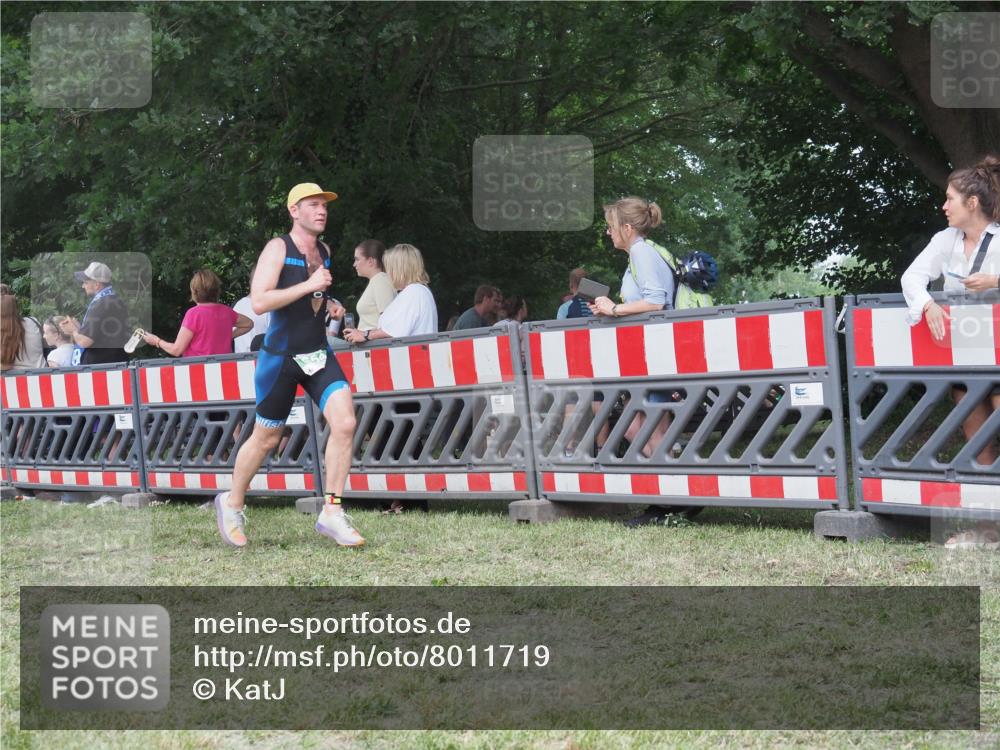 21.06.2025 - 27. Vierlanden-Triathlon KatJ http://msf.ph/oto/8011719 15.06.2025 13:06:49 Ziel 654 meine-sportfotos.de