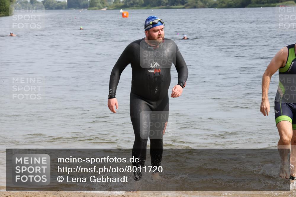15.06.2025 - 27. Vierlanden-Triathlon Lena Gebhardt http://msf.ph/oto/8011720 15.06.2025 10:08:37 Schwimmen 380, 387, 437, 454, 469 meine-sportfotos.de
