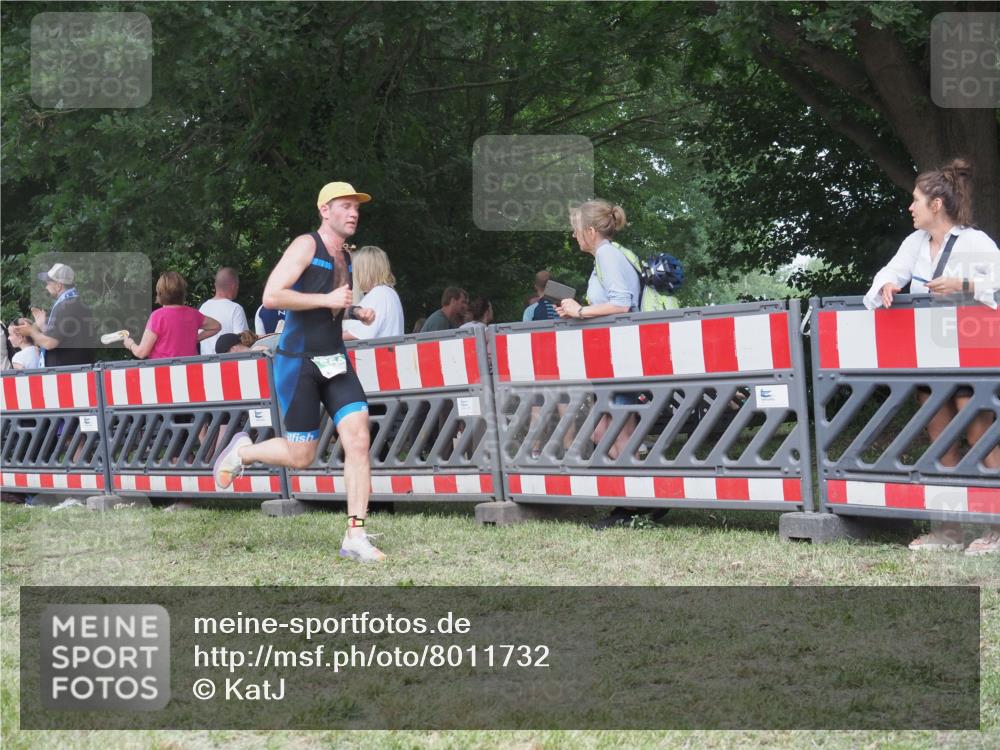21.06.2025 - 27. Vierlanden-Triathlon KatJ http://msf.ph/oto/8011732 15.06.2025 13:06:49 Ziel 654 meine-sportfotos.de