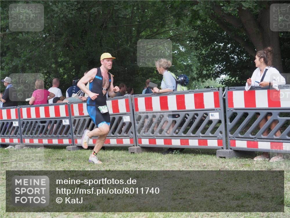21.06.2025 - 27. Vierlanden-Triathlon KatJ http://msf.ph/oto/8011740 15.06.2025 13:06:49 Ziel 654 meine-sportfotos.de