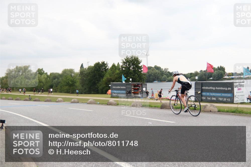 21.06.2025 - 27. Vierlanden-Triathlon H.Heesch http://msf.ph/oto/8011748 15.06.2025 13:10:50 Radfahren 1182, 1183, 1195 meine-sportfotos.de