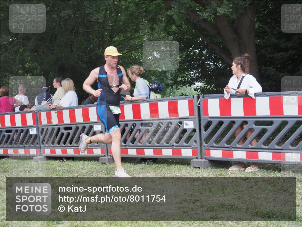 21.06.2025 - 27. Vierlanden-Triathlon KatJ http://msf.ph/oto/8011754 15.06.2025 13:06:50 Ziel 654 meine-sportfotos.de
