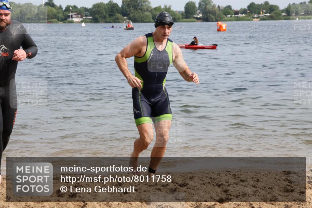 15.06.2025 - 27. Vierlanden-Triathlon Lena Gebhardt http://msf.ph/oto/8011758 15.06.2025 10:08:38 Schwimmen 380, 387, 437, 454, 469 meine-sportfotos.de