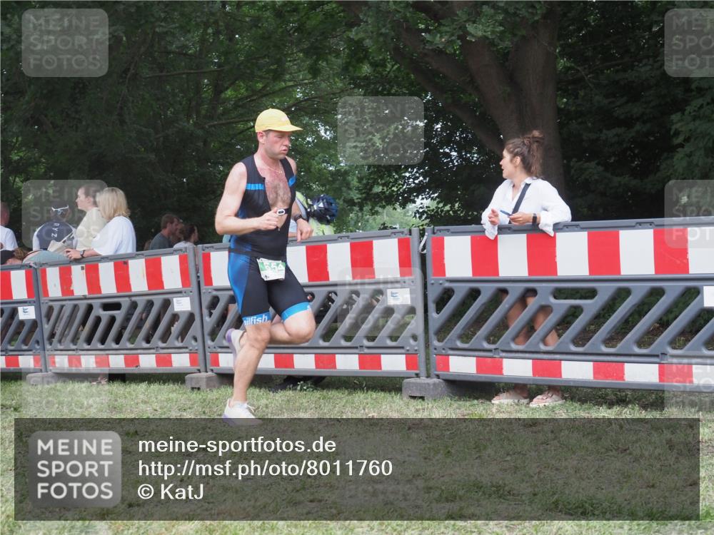 21.06.2025 - 27. Vierlanden-Triathlon KatJ http://msf.ph/oto/8011760 15.06.2025 13:06:50 Ziel 654 meine-sportfotos.de