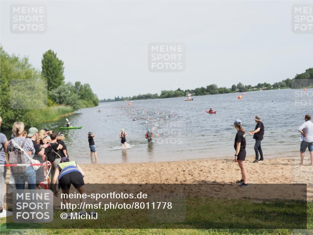 21.06.2025 - 27. Vierlanden-Triathlon MichiJ http://msf.ph/oto/8011778 15.06.2026 10:14:16 Schwimmen 482, 618, 632 meine-sportfotos.de