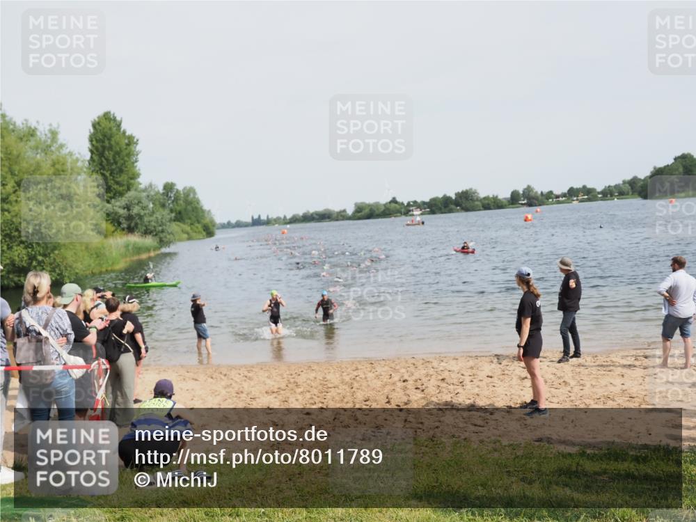 21.06.2025 - 27. Vierlanden-Triathlon MichiJ http://msf.ph/oto/8011789 15.06.2026 10:14:17 Schwimmen 482, 618, 632 meine-sportfotos.de