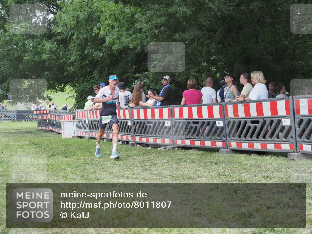 21.06.2025 - 27. Vierlanden-Triathlon KatJ http://msf.ph/oto/8011807 15.06.2025 13:07:18 Ziel 831 meine-sportfotos.de