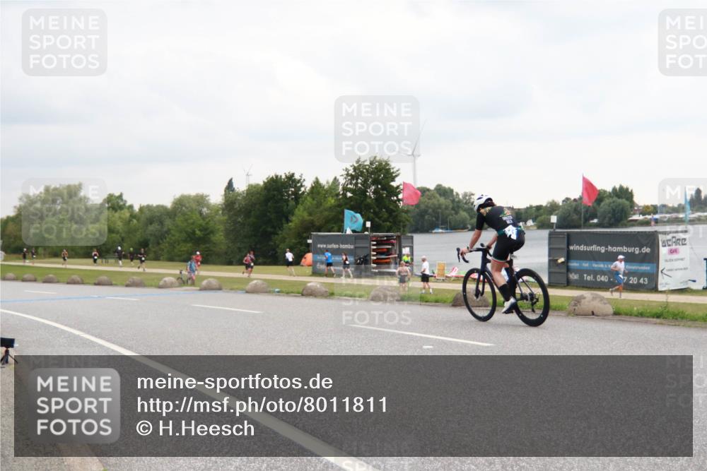 21.06.2025 - 27. Vierlanden-Triathlon H.Heesch http://msf.ph/oto/8011811 15.06.2025 13:11:30 Radfahren 1170 meine-sportfotos.de