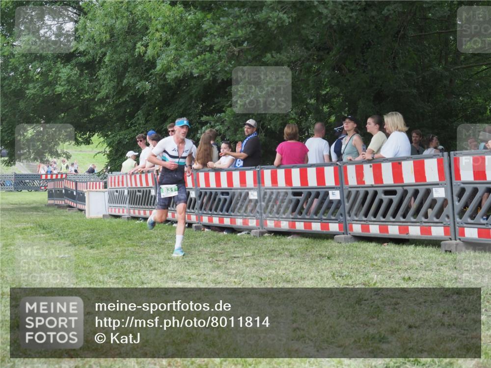21.06.2025 - 27. Vierlanden-Triathlon KatJ http://msf.ph/oto/8011814 15.06.2025 13:07:19 Ziel 831 meine-sportfotos.de