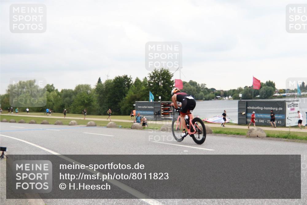 21.06.2025 - 27. Vierlanden-Triathlon H.Heesch http://msf.ph/oto/8011823 15.06.2025 13:11:43 Radfahren 1180 meine-sportfotos.de
