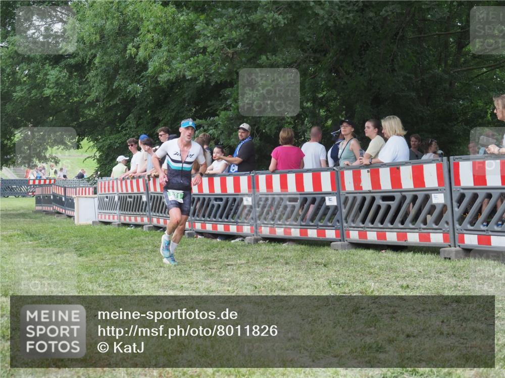 21.06.2025 - 27. Vierlanden-Triathlon KatJ http://msf.ph/oto/8011826 15.06.2025 13:07:19 Ziel 831 meine-sportfotos.de